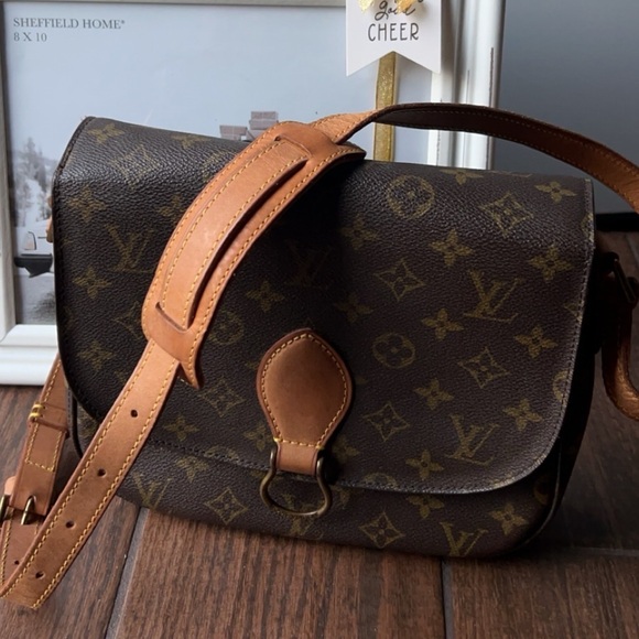 LOUIS VUITTON St. Cloud - Picture 1 of 6